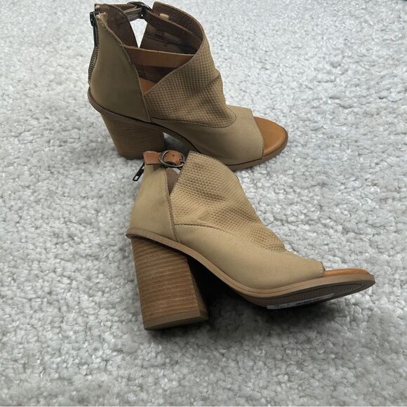 Diba True Hot Dice Tan Peep Toe Ankle Bootie Heel NEW - Picture 8 of 8
